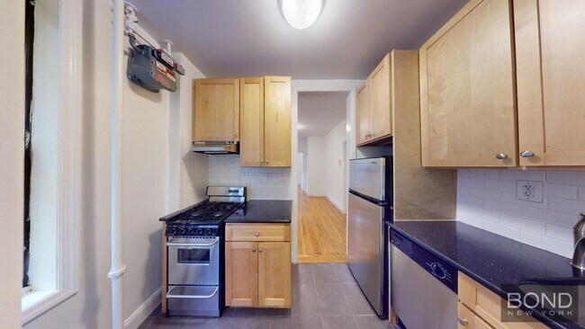 Foto del edificio - 425 E 65th St
