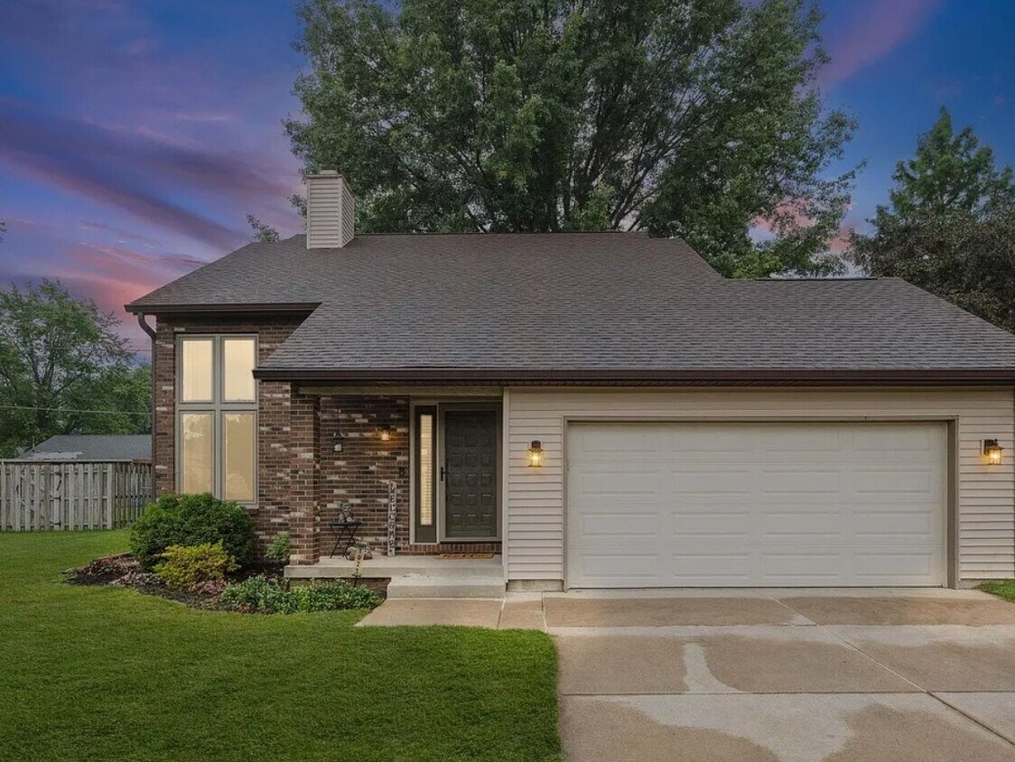 Foto principal - 1021 Southport Dr