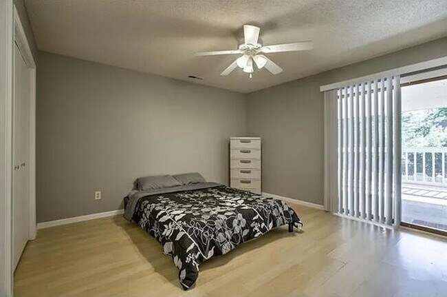Foto del edificio - 203 Deerfield Ln