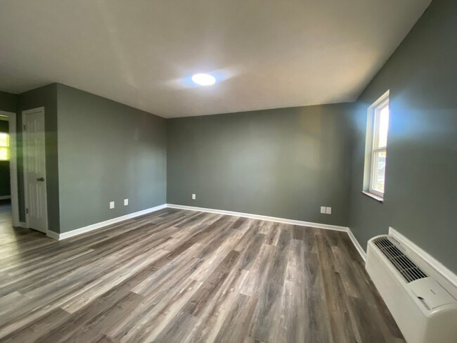 Foto del edificio - 2 Bedroom 1 Bath Apartment in Greeneville, TN