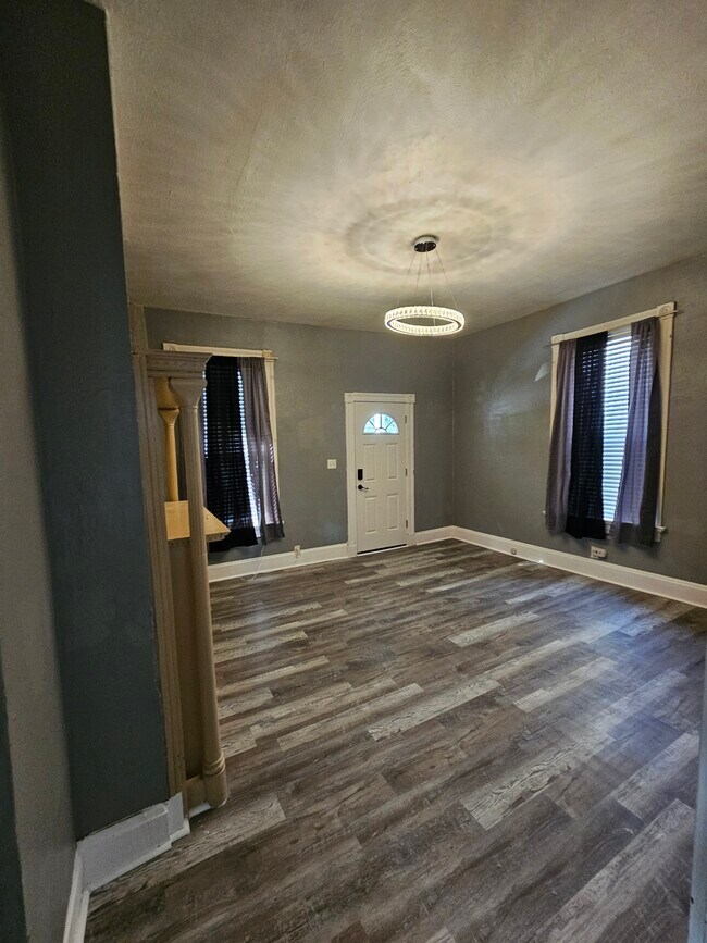Sala de estar - 3179 River Rd