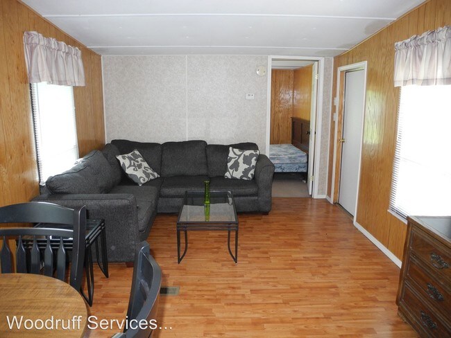 Building Photo - 3 br, 1 bath House - #94 Oak Hills Lane