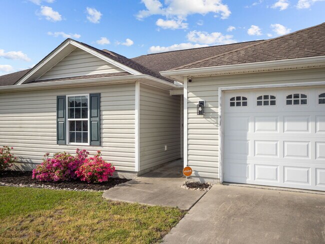 Building Photo - 309 Forbes Ln