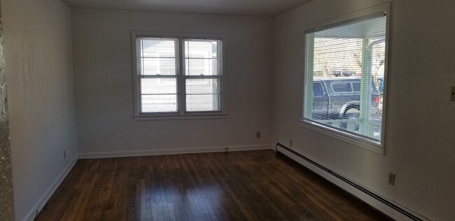 Foto del edificio - 2 Bed 1 bath house with carport