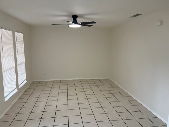 Foto del edificio - McGilvray Properties2 (5302 Indio Cir)