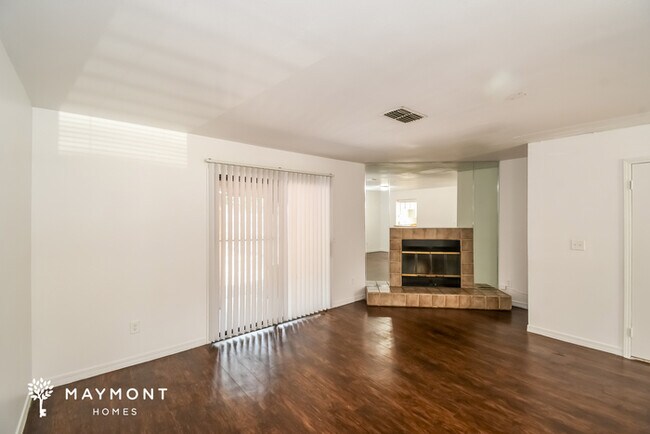 Foto del edificio - 5577 Cabot Dr N