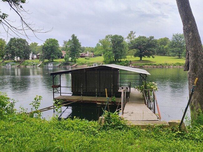 Foto del edificio - Lake House with Private Dock