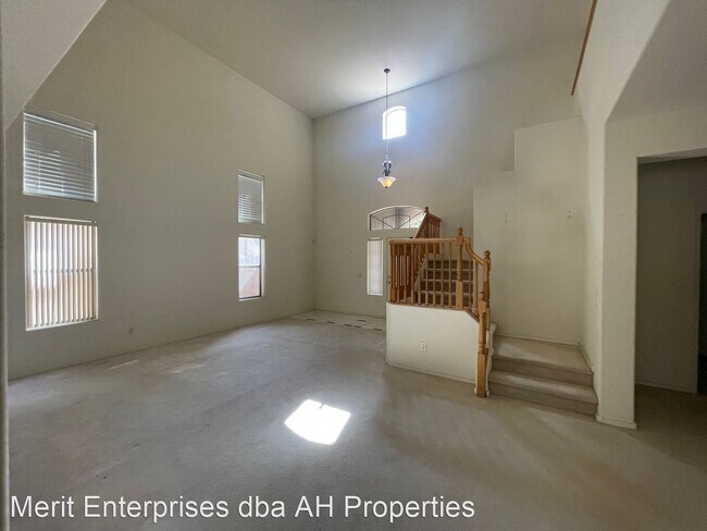 Building Photo - 3 br, 2.5 bath House - 2538 W WOBURN LN