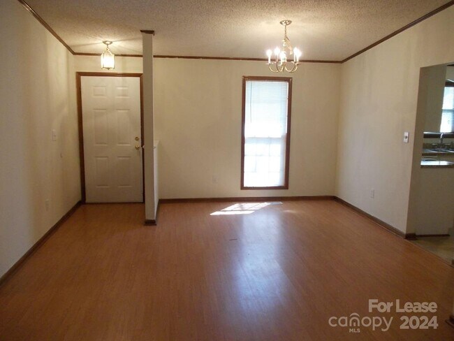 Building Photo - 3923 Courtland Dr