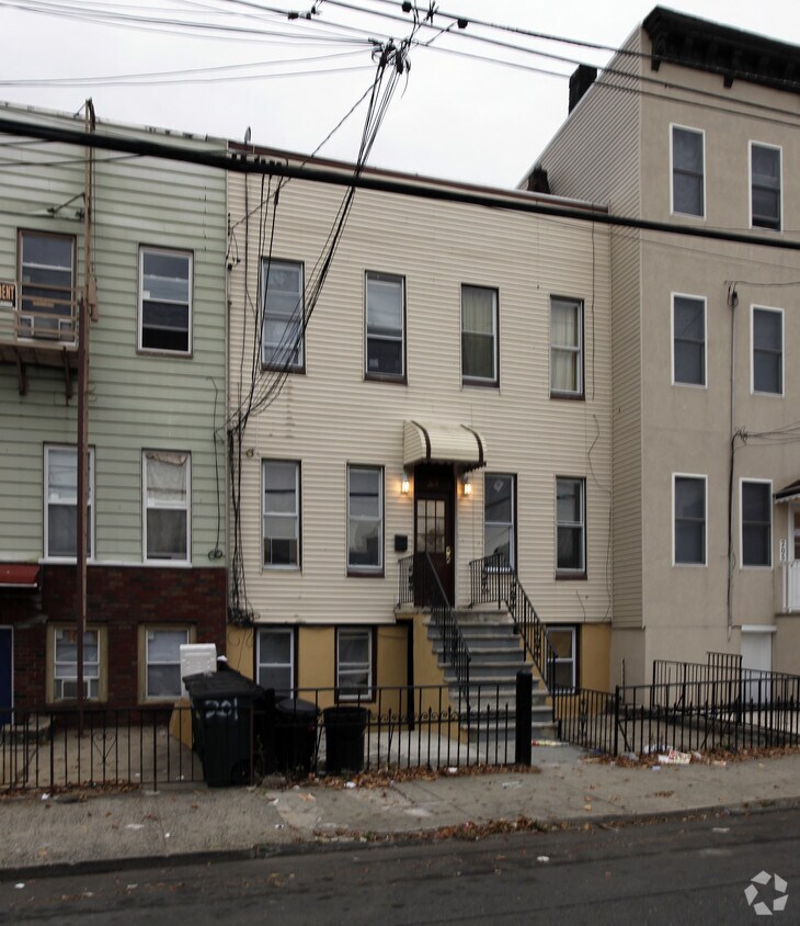 Primary Photo - 203 Webster Ave