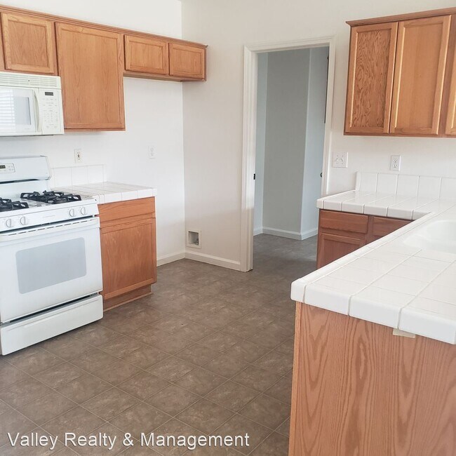 Building Photo - 3 br, 2 bath House - 863 Valley Vista Dr.