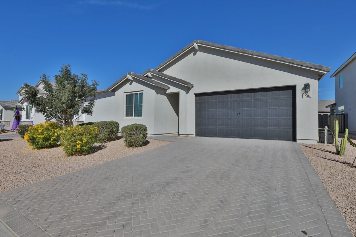 Primary Photo - Beautiful and Clean Home Ready for You to ...