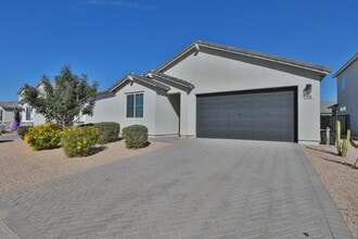 Building Photo - 548 E Vail Ln