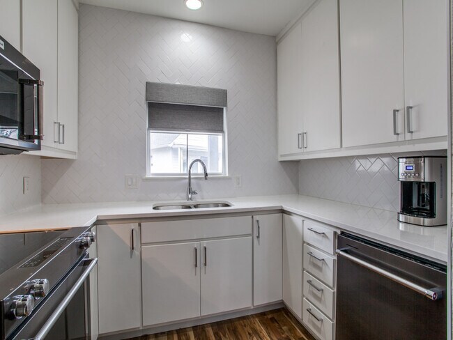 Building Photo - 4110 Cole Ave
