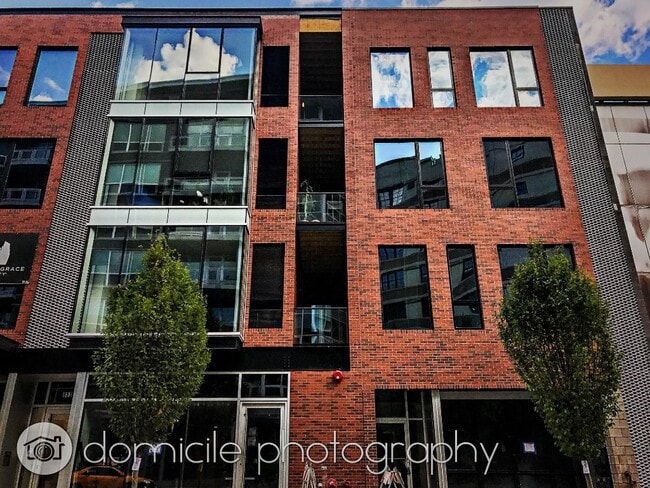 Building Photo - 847 N Larrabee St