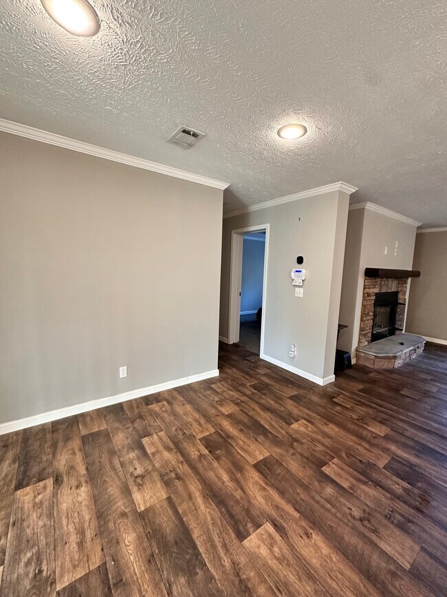 Foto del edificio - 253 Old Mobile Hwy