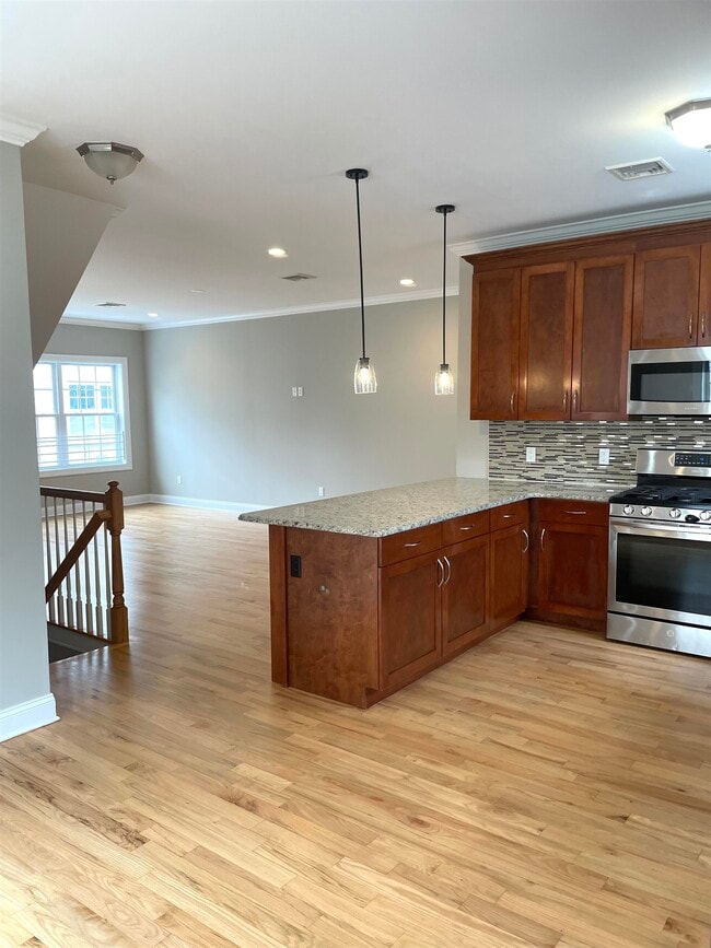 Building Photo - 734 County Ave