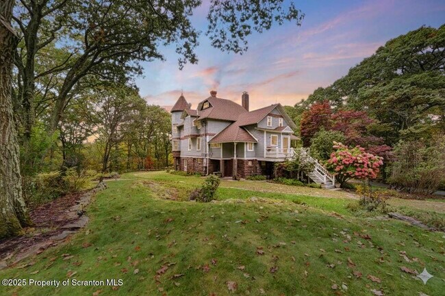 Foto del edificio - 3360 Forest Rd