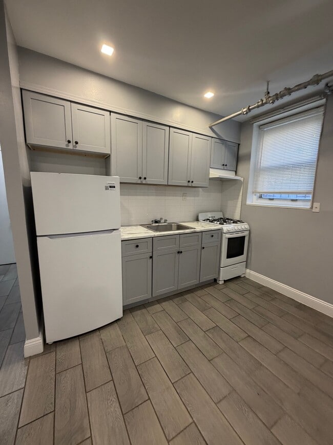 Building Photo - 68 Elmwood Ave