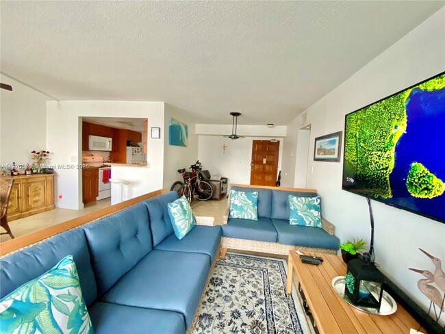 Building Photo - 430 Golden Isles Dr
