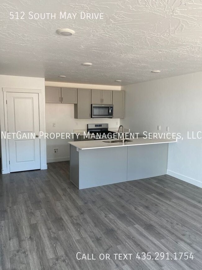 Building Photo - 512 May Dr