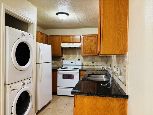 Foto del edificio - 12409 Sharpview Dr