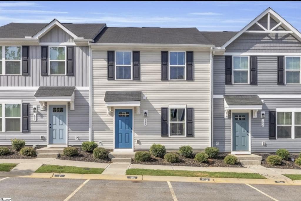 Primary Photo - 106 E Frontage Rd