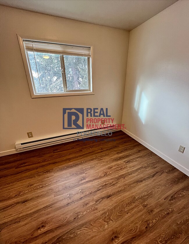 Building Photo - 3 Bed 2 Bath Townhome - 1 Car Garage - HAL...
