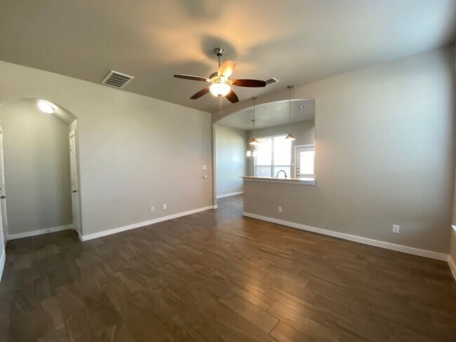 Building Photo - Near Creekside Shopping & Restaurants /  F...
