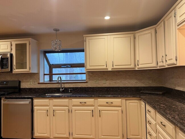 Foto del edificio - 17 Bayberry Dr