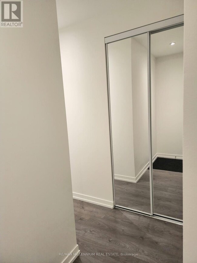 Photo du bâtiment - 950 Portage Pkwy