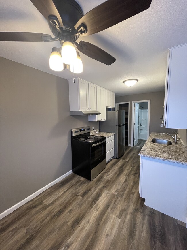 2x1 Remodeled Dining Area - Centennial & Heritage Apartments