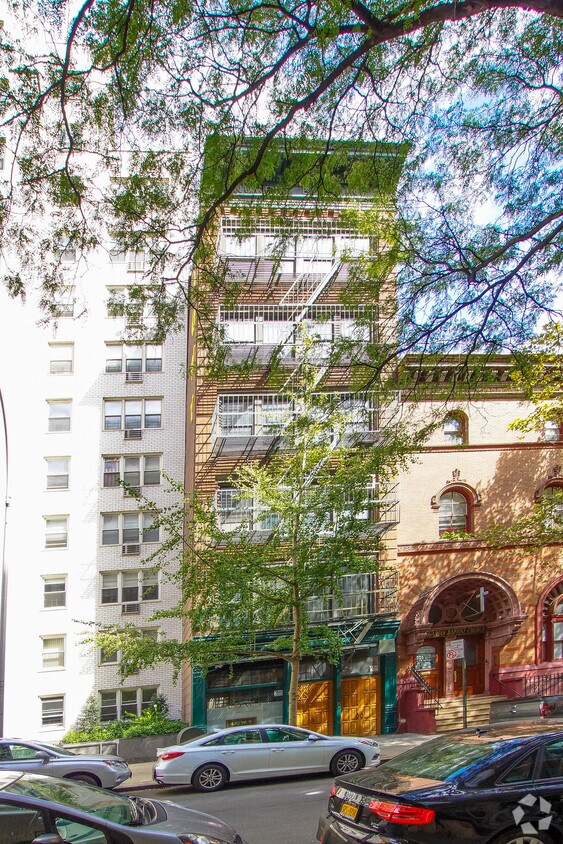 Building Photo - 223 E 80th St