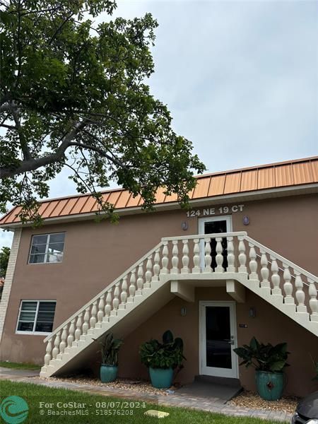 Foto del edificio - 124 NE 19th Ct