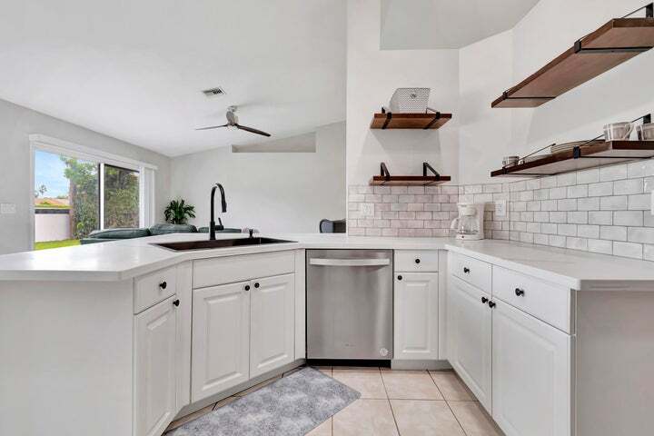 Foto principal - 1588 Farmington Ave