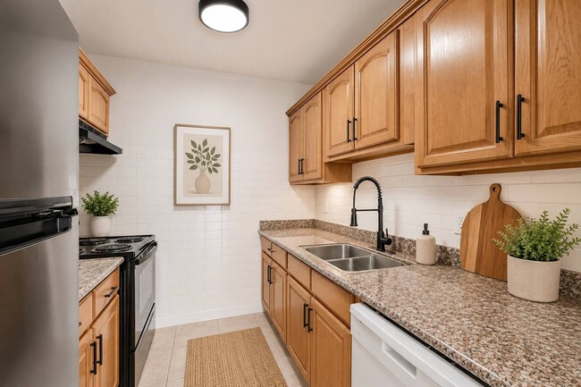 Kitchen - Lakeside Condominiums