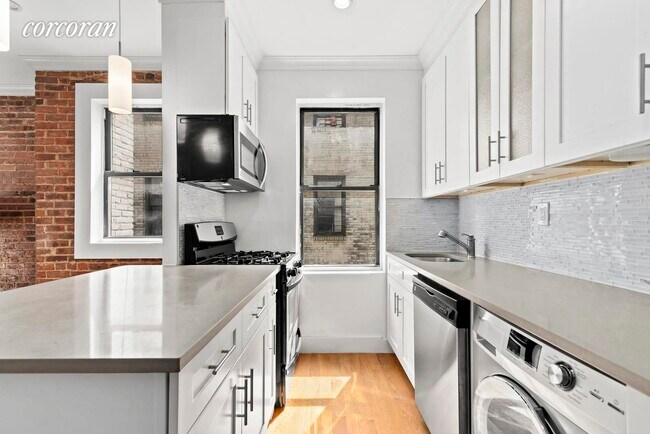 Building Photo - 21-28-28 35th St