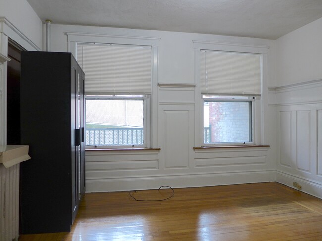 Building Photo - 185 Winthrop Rd