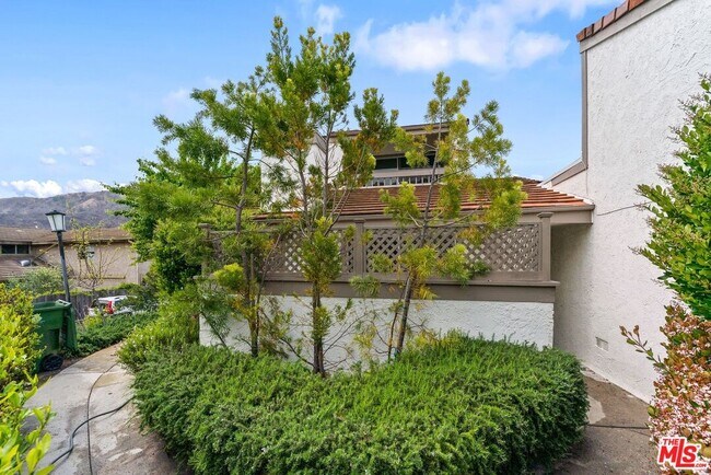 Foto del edificio - 17114 Palisades Cir