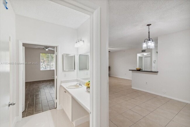 Building Photo - 6952 SW 39th St