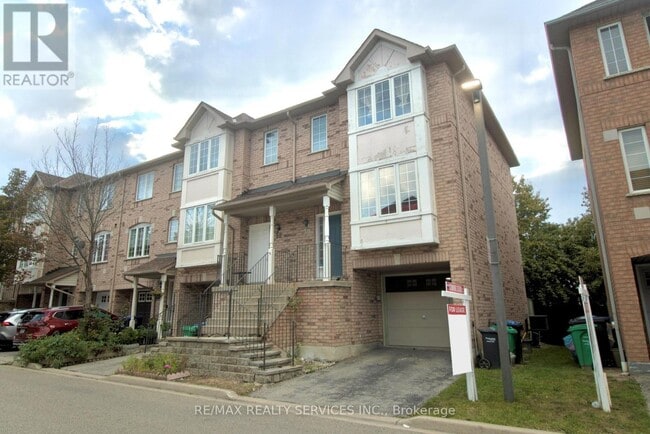 Building Photo - 80 Acorn Pl
