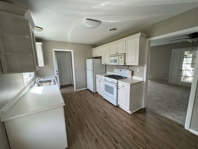 Foto del edificio - 3 Bedroom Home in Wheaton