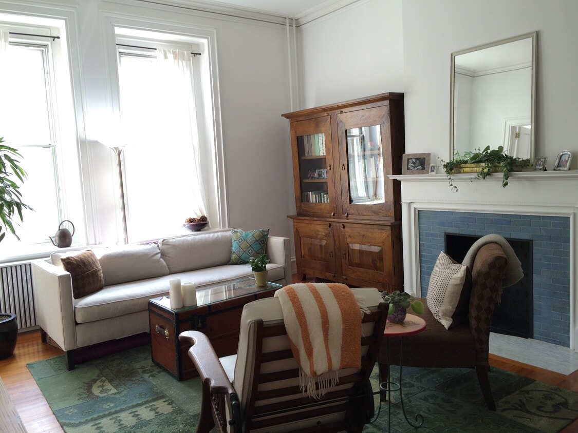 Living Room - 2207 Saint James Plz