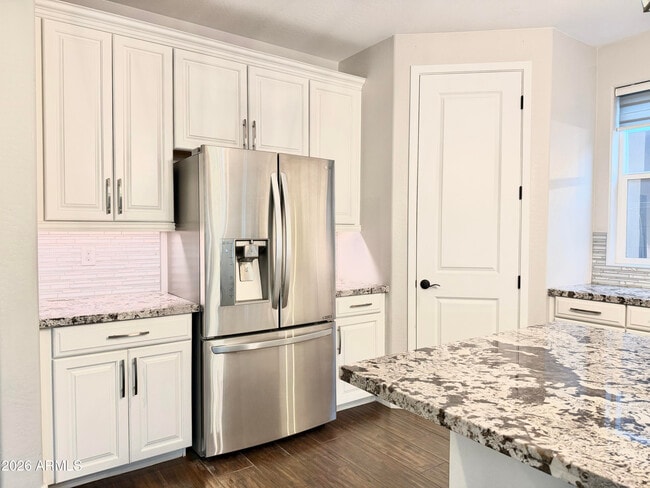 Building Photo - 1732 W Myrna Ln