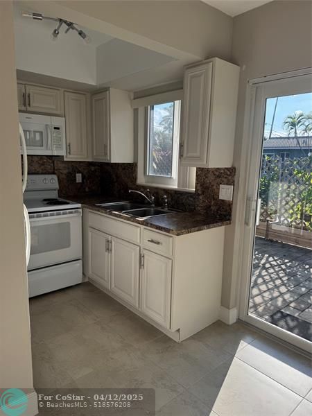 Foto del edificio - 2170 NE 44th St
