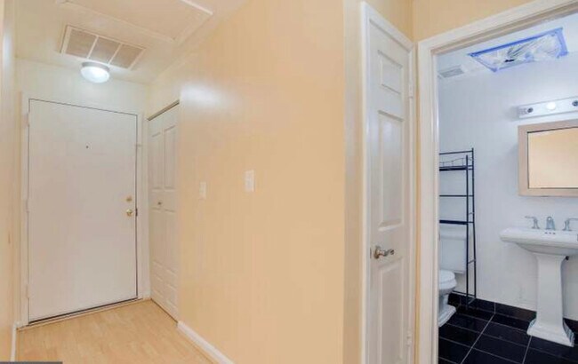 Hallway - 1011 Hunter St