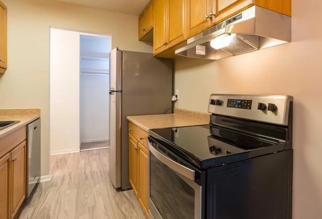 Foto del edificio - 4536 Cedar Lk Rd S