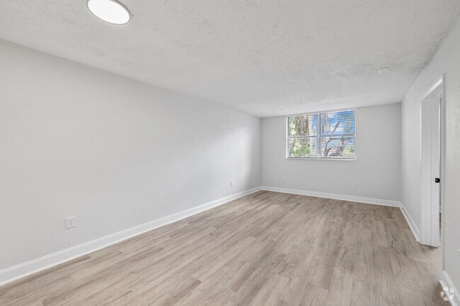 2BR, 1BA - 725 SF - Living Room - Vista Shores