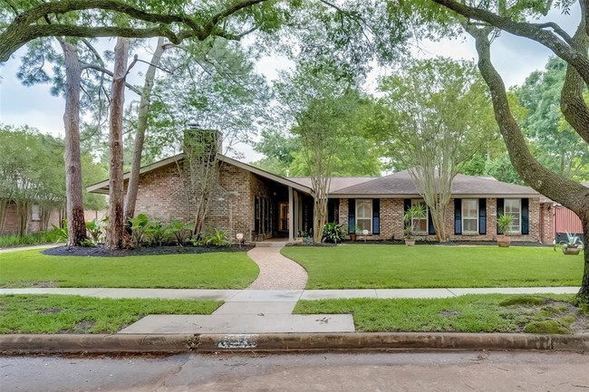 Building Photo - 5227 Loch Lomond Dr