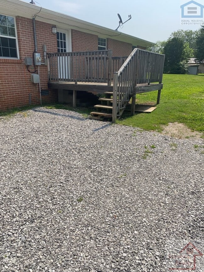 Building Photo - 207 Bermuda Dr